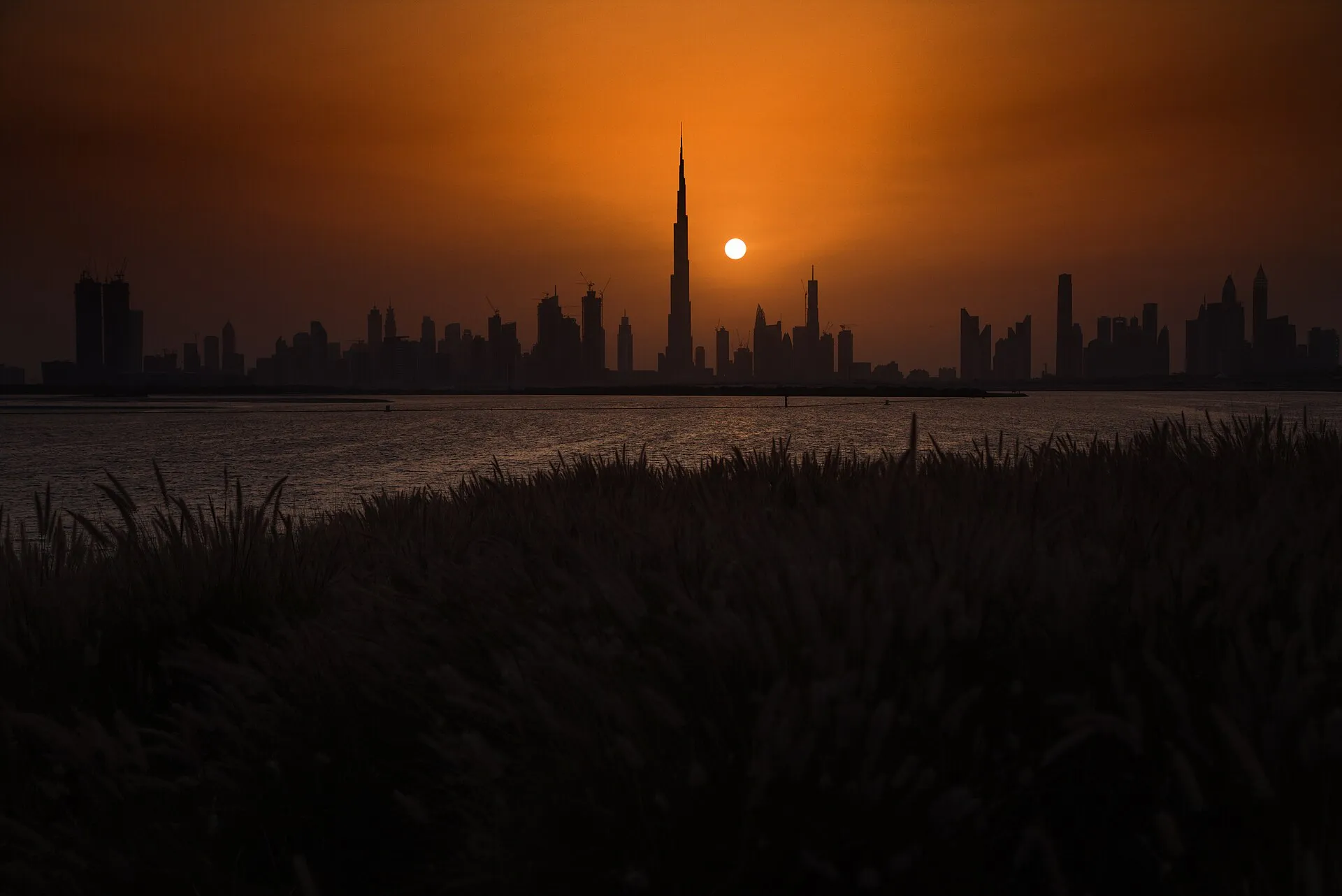 Panorama Dubaju z Burdż Chalifa o zachodzie słońca w 2016 roku