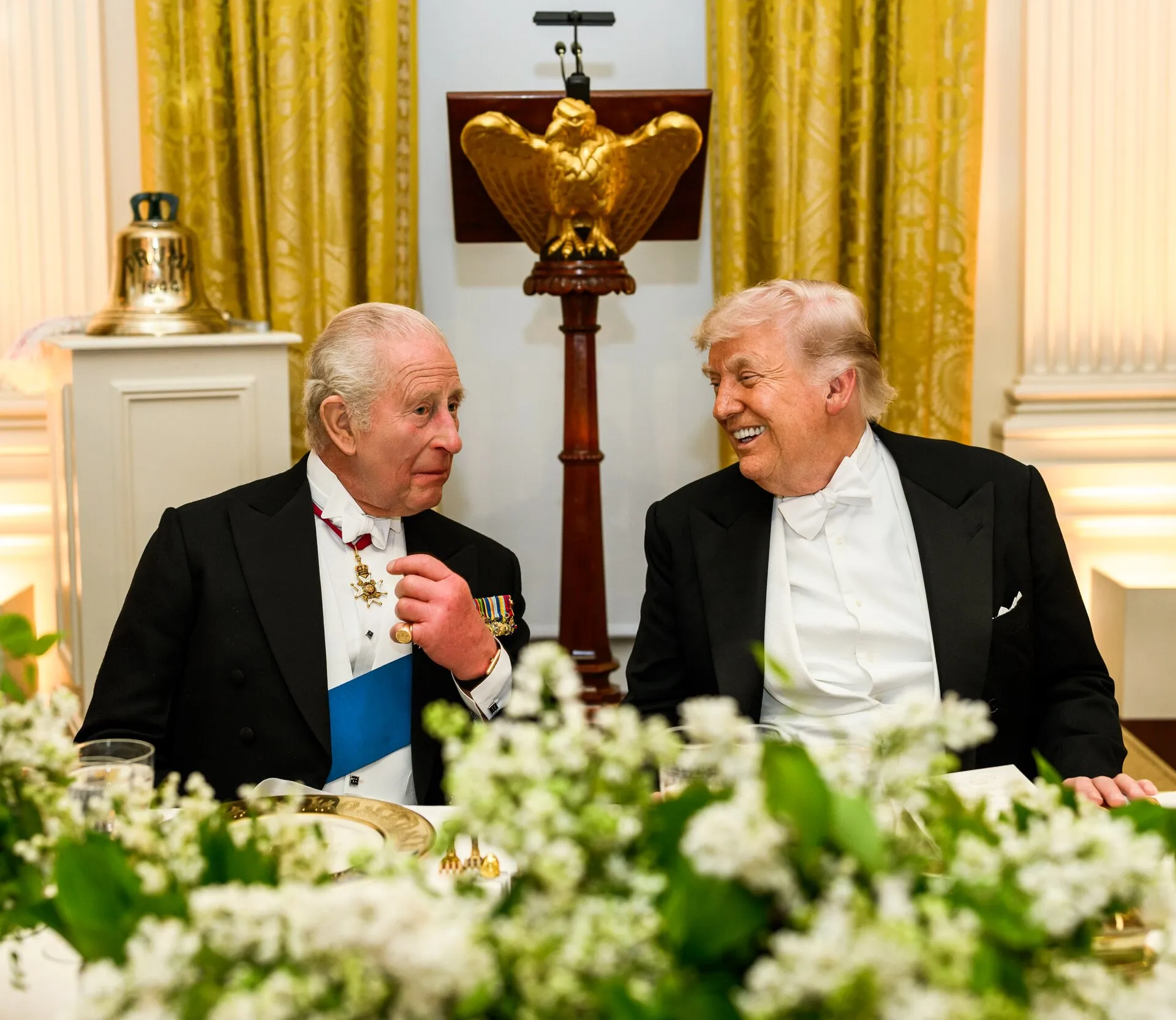 Karol III i Donald Trump podczas kolacji państwowej w Białym Domu